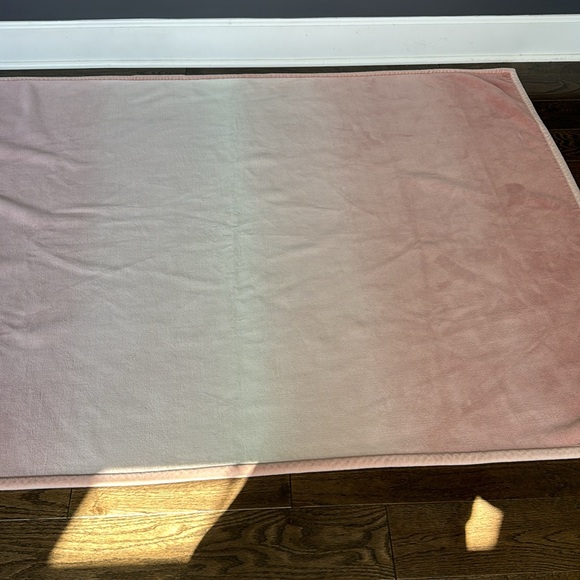 Ugg Ombré Pink Throw Blanket - Picture 5 of 5